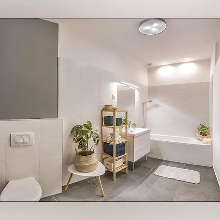 Spacious 2Br Luxury Apartment In Downtown Budapest - Ora