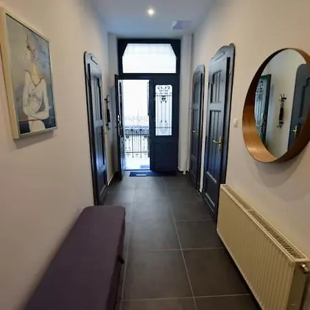 Spacious 2Br Luxury Apartment In Downtown Budapest - Ora *